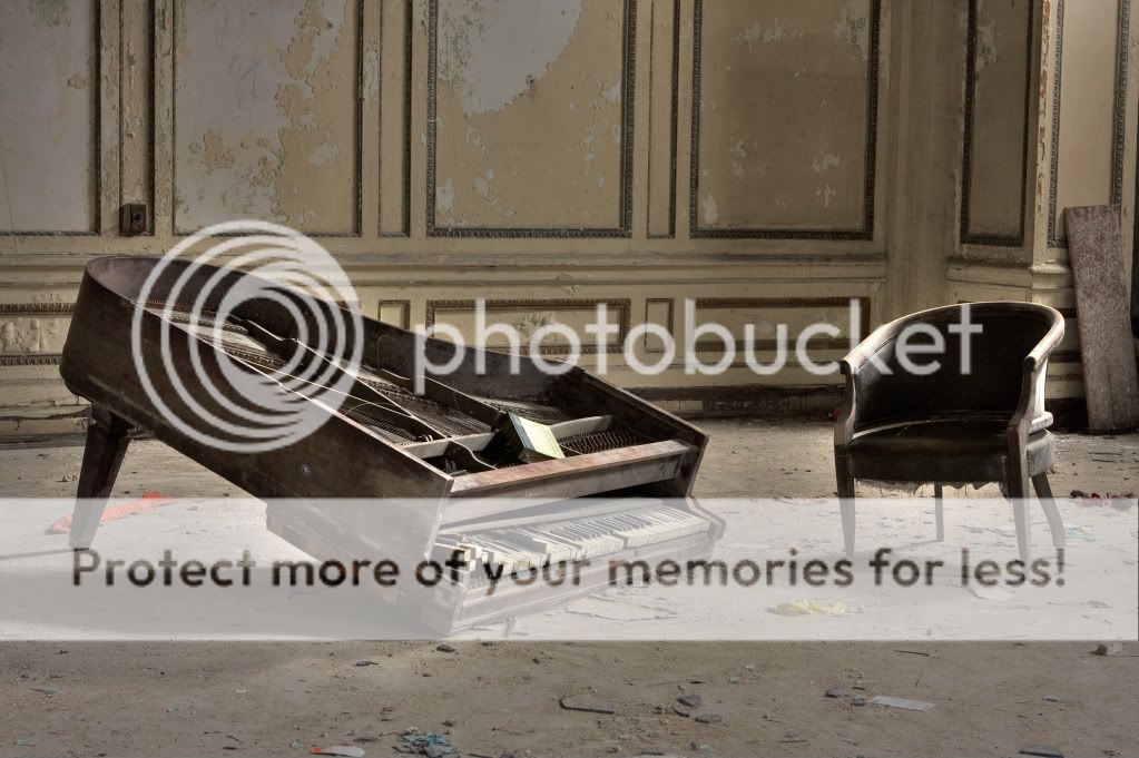 IMAGE: http://i389.photobucket.com/albums/oo331/tcaesaleo/HDR/LeePlaza1-24-10.jpg