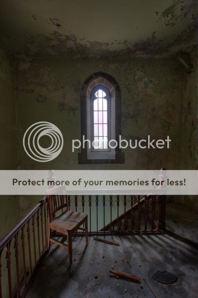 IMAGE: http://i389.photobucket.com/albums/oo331/tcaesaleo/HDR/StAgnesChurch1-24-10-2.jpg