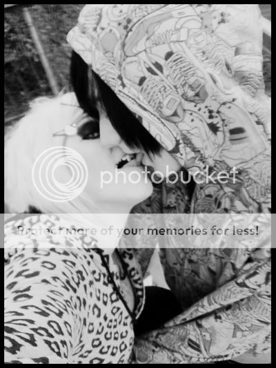 emokisssss.jpg Scene, Emo Couple image by Duh_Emo_Love emokisssss.jpg Scene, Emo Couple image by Duh_Emo_Love